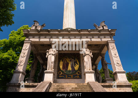 München, Deutschland - 7. Juni 2016: Denkmal und goldenen Engel des Friedens im Zentrum der Hauptstadt von Bayern. München, Deutschland. Stockfoto