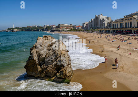 Panorama Ansicht der Grande Plage mit dem Casino und Leuchtturm, Biarritz Aquitanien Biarritz, Frankreich, Stockfoto