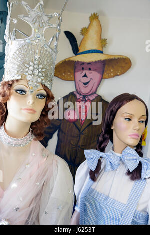 Indiana Chesterton, Yellow Brick Road Gift Shop und Wizard of Oz Fantasy Museum, Schaufensterpuppe Figur, Charaktere, Kinderliteratur, Dorothy, Vogelscheuche, Goo Stockfoto