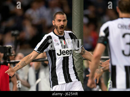 Rom, Italien. 17. Mai 2017. Leonardo Bonucci (Juventus) Fußball: Leonardo Bonucci von Juventus Turin feiert nach Tor ihre 2. während der Coppa Italia (TIM Cup) Finale zwischen Juventus 2: 0 SS Lazio Rom im Stadio Olimpico in Rom, Italien. Bildnachweis: Maurizio Borsari/AFLO/Alamy Live-Nachrichten Stockfoto