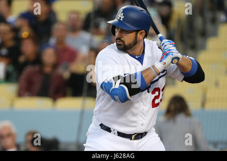 Los Angeles, CA, USA. 18. Mai 2017. Los Angeles Dodgers erster Basisspieler Adrian Gonzalez #23 Fledermäuse für die Dodgers im Spiel zwischen den Miami Marlins und die Los Angeles Dodgers, Dodger Stadium in Los Angeles, CA. Peter Joneleit CSM/Alamy Live News Stockfoto