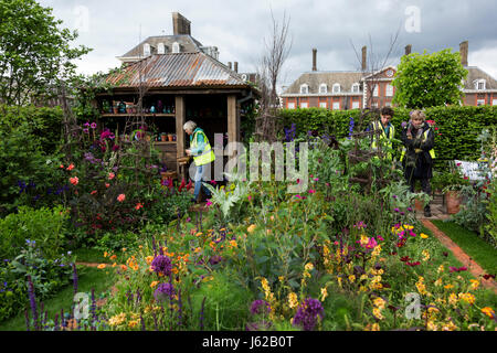 London, UK. 19. Mai 2017. Die Vorbereitungen sind im Gange auf der 2017 RHS Chelsea Flower Show die für die Öffentlichkeit am Dienstag öffnet. Foto: Lebendige Bilder/Alamy Live-Nachrichten Stockfoto