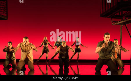 Hong Kong, China. 19. Mai 2017. Schauspieler führen Broadway musical "West Side Story" am Lyric Theatre an der Hong Kong Academy for Performing Arts in Hongkong, Südchina, 19. Mai 2017. Bildnachweis: Liu Yun/Xinhua/Alamy Live-Nachrichten Stockfoto