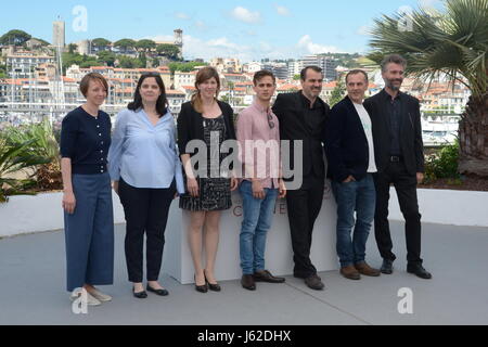 Cannes, Frankreich. 11. Mai 2016. CANNES, Frankreich - 19. Mai: Viktoria Petranyi Produzent, Drehbuchautor Kata Weber, Schauspieler Zsombor Jeger, Regisseur Kornel Mundruczo und Schauspieler Merab Ninidze besuchen die "Jupiter Mond" Fototermin während des 70. jährlichen Cannes Film Festival im Palais des Festivals am 19. Mai 2017 in Cannes, Frankreich. Bildnachweis: Frederick Injimbert/ZUMA Draht/Alamy Live-Nachrichten Stockfoto