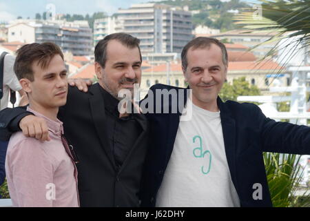 Cannes, Frankreich. 11. Mai 2016. CANNES, Frankreich - 19. Mai: Schauspieler Zsombor Jeger, Regisseur Kornel Mundruczo und Schauspieler Merab Ninidze besuchen die "Jupiter Mond" Fototermin während der 70. jährlichen Cannes Film Festival im Palais des Festivals im 19. Mai 2017 in Cannes, Frankreich Credit: Friedrich Injimbert/ZUMA Draht/Alamy Live News Stockfoto