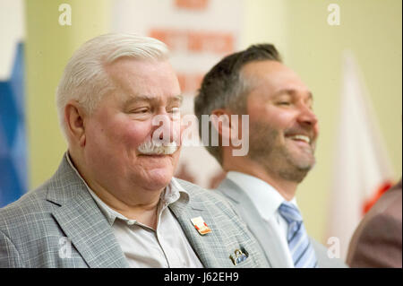 Sopot, Polska. 19. Mai 2017. Ehemaliger Präsident von Polen Lech Walesa mit seinem Sohn Jaroslaw, Mitglied des Europäischen Parlaments, zur Feier des Europatags am Universität Danzig in Sopot, Polen 19. Mai 2017 Credit: Wojciech Stróżyk/Alamy Live News Stockfoto