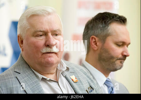 Sopot, Polska. 19. Mai 2017. Ehemaliger Präsident von Polen Lech Walesa mit seinem Sohn Jaroslaw, Mitglied des Europäischen Parlaments, zur Feier des Europatags am Universität Danzig in Sopot, Polen 19. Mai 2017 Credit: Wojciech Stróżyk/Alamy Live News Stockfoto