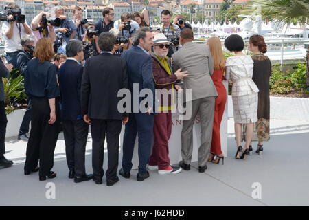 11. Mai 2016 - Cannes, Frankreich - CANNES, Frankreich - Mai 17: (L-R) Jurymitglieder Agnes Jaoui, Fan Bingbing, Jessica Chastain und Will Smith, Präsident der Jury Pedro Almodovar und Jurymitglieder Paolo Sorrentino, Gabriel Yared und Park Chan-Wook besuchen die Jury Fototermin während der 70. jährlichen Cannes Film Festival im Palais des Festivals im 17. Mai 2017 in Cannes, Frankreich (Credit Bild : © Friedrich Injimbert über ZUMA Draht) Stockfoto