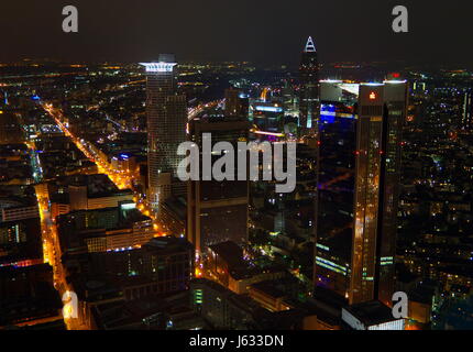 Foto Skycraper Frankfurt City Skyline von Manhattan Metropole Nacht Stockfoto