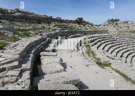 Reste der griechischen Theater auf einem Hügel in segesta Sizilien Insel in Italien. auf einem Hügel mit schöner Aussicht, interessante Panorama. Stockfoto