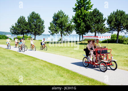 Michigan Traverse City, West Arm Grand Traverse Bay, Clinch Park, Mann Männer männlich, Frau weibliche Frauen, junge Jungen, Kinder Kinder Kinder, Mädchen Mädchen, Mädchen weiblich Stockfoto