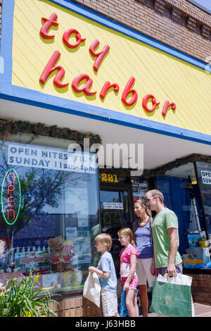 Michigan Traverse City, Front Street, Toy Harbour, Hafen, Shopping Shopper Shopper shoppen shoppen shoppen shoppen shoppen Markt kaufen verkaufen, speichern Geschäfte Business Geschäfte, fam Stockfoto