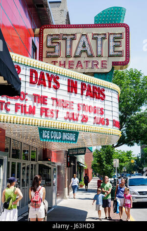 Michigan Traverse City, Front Street, Staatstheater, Theater, Kino, Film, Festzelt, Film, Schild, Mann Männer männlich, Frau weibliche Frauen, junge Jungen, Kind Kinder Kind Stockfoto