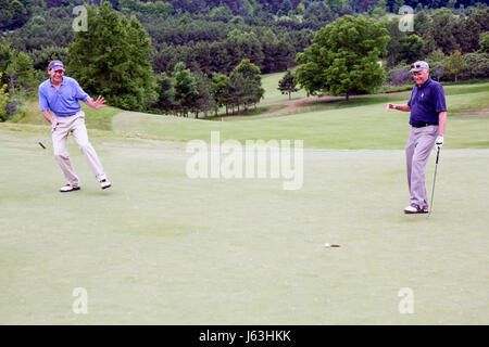 Traverse City Michigan, Suttons Bay Water, Leelanau Peninsula, Leelanau Club, Golfplatz, Erwachsene Erwachsene Männer männlich, Putting Green, Sport, Spiel, Putter, Spiel, o Stockfoto