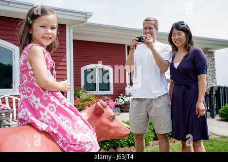 Traverse City Michigan, Leelanau Peninsula, Black Star Farms, Leelanau Cheese Company, Molkerei, Milchprodukte, asiatische Asiaten ethnische Einwanderer Minderheit, ad Stockfoto