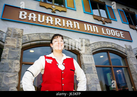 Michigan Frankenmuth, Bavarian Inn, Lodge, Hotel, deutsche ethnische Gemeinschaft, alpenländische Dorfarchitektur, Gebäude, Eingang, Front, Fassade, Frau weibliche Frauen, ho Stockfoto