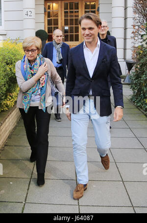 Sylvie Meis feiert Geburtstag und die Auseinandersetzung mit Charbel Aouad in Hamburg.  Mitwirkende: Rita Meis, Daniel Meis wo: HAMBURG, Deutschland bei: Kredit-15. April 2017: Starpress/WENN.com Stockfoto