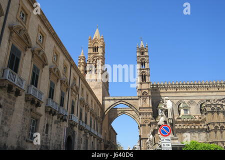 Mächtige und gepflegten Kirche im Zentrum der Stadt Palermo auf Sizilien Insel in Sizilien. Stockfoto