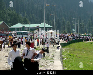 Kinder im Gulmarg A Hill Station im Sommer, beliebtes Touristenziel, Gulmarg bedeutet Wiese der Blumen, Kaschmir (© von Saji Maramon) Stockfoto