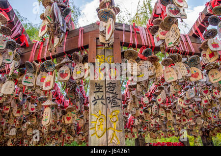 Lijiang, Yunnan - April 13,2017: Glück Dongba Aspiration Windbell in Shuhe Ancient Town, Yunnan China. Stockfoto