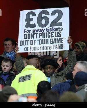 Manchester CITY-FAN mit 62 Pfund TIC ARSENAL V MANCHESTER CITY LONDON ENGLAND UK 13. Januar 2013 Stockfoto