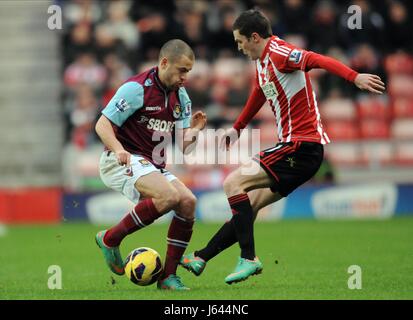 JOE COLE ADAM JOHNSON SUNDERLAND V WEST HAM UNITED SUNDERLAND V WEST HAM UNITED Stadion von leichten SUNDERLAND ENGLAND 12 Januar Stockfoto