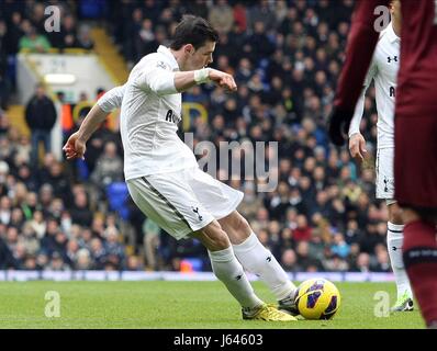 GARETH BALE Partituren Ziel TOTTENHAM HOTSPUR V NEWCASTLE LONDON ENGLAND UK 9. Februar 2013 Stockfoto