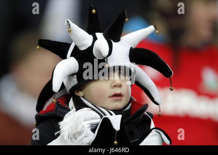 SWANSEA CITY FANS BRADFORD CITY V SWANSEA CITY WEMBLEY Stadion LONDON ENGLAND 24. Februar 2013 Stockfoto