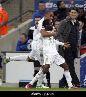 NATHAN DYER feiert her BRADFORD CITY V SWANSEA CITY WEMBLEY Stadion LONDON ENGLAND 24. Februar 2013 Stockfoto