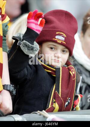 YOUNG BRADFORD CITY FAN BRADFORD CITY V SWANSEA CITY WEMBLEY Stadion LONDON ENGLAND 24. Februar 2013 Stockfoto