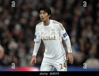 KI SUNG-YONG SWANSEA CITY FC WEMBLEY Stadion LONDON ENGLAND 24. Februar 2013 Stockfoto