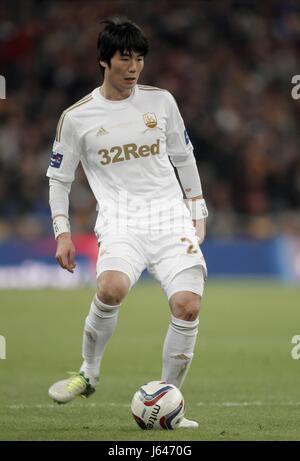 KI SUNG-YONG SWANSEA CITY FC WEMBLEY Stadion LONDON ENGLAND 24. Februar 2013 Stockfoto