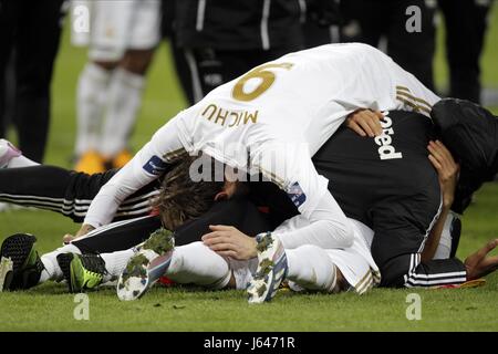 MICHU vergräbt seinen Kopf BRADFORD CITY V SWANSEA CITY WEMBLEY Stadion LONDON ENGLAND 24. Februar 2013 Stockfoto