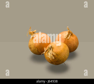 Obst und Gemüse schwimmend auf bunte Oberfläche Stockfoto