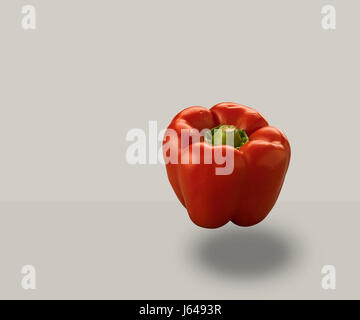 Obst und Gemüse schwimmend auf bunte Oberfläche Stockfoto