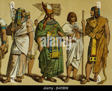 Ägypten. Neuen Reiches. Pharao, mit Löwenfell gekleidet tragen die Pschent oder Doppelkrone, mit Beamten und der Hohepriester. Gravur. Farbe. Stockfoto