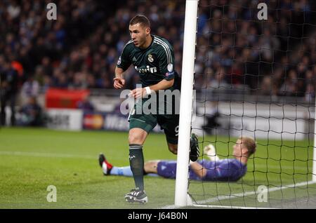 KARIM BENZEMA feiert MANCHESTER CITY V REAL MADRID ETIHAD STADIUM MANCHESTER ENGLAND 21. November 2012 Stockfoto