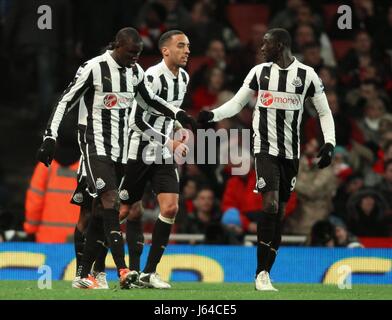 DEMBA BA feiert Ziel ARSENAL V NEWCASTLE UNITED LONDON ENGLAND UK 29. Dezember 2012 Stockfoto