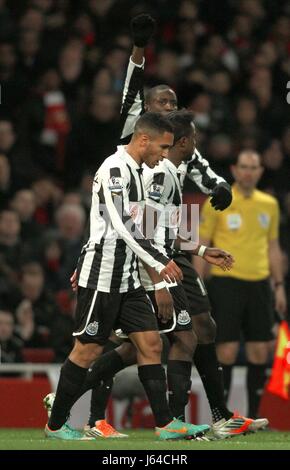 DEMBA BA feiert seinen 2. GO ARSENAL V NEWCASTLE UNITED LONDON ENGLAND UK 29. Dezember 2012 Stockfoto