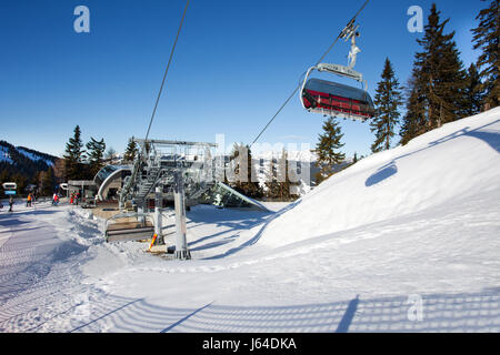 Seilbahn gehen zum Skigebiet der Schmitten in Zell Am See, Österreich Stockfoto