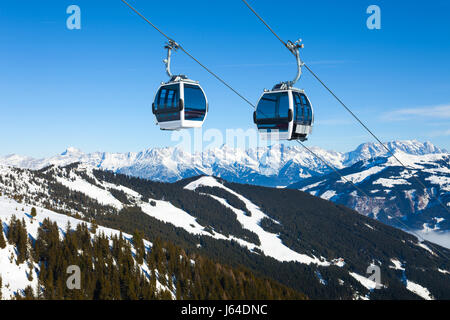 Seilbahn gehen zum Skigebiet der Schmitten in Zell Am See, Österreich Stockfoto