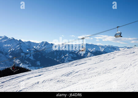 Seilbahn gehen zum Skigebiet der Schmitten in Zell Am See, Österreich Stockfoto