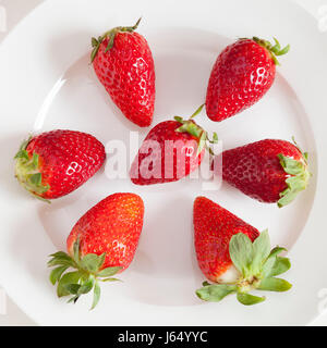 Schüssel mit Erdbeeren Stockfoto