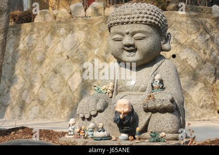 Südkoreanische Statuen im Buddha-Tempel in Seoul, Bongwon dong Stockfoto