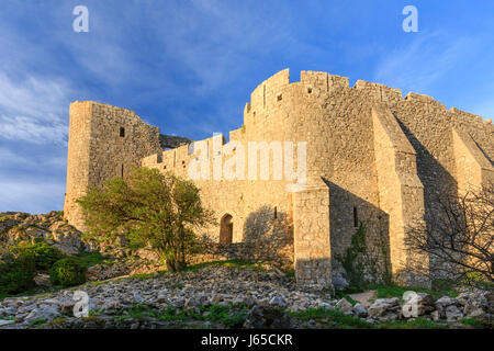 Frankreich, Aude, Duilhac-sous-Peyrepertuse, Peyrepertuse Castle, Tor zum barbican Lower Castle Stockfoto