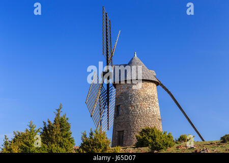 Frankreich, Aveyron, regionaler Naturpark Grands Causses, UNESCO-Weltkulturerbe, La Couvertoirade, Redounel Mühle Stockfoto