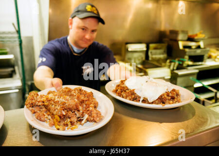 Michigan Birch Run, Tony's I 75, Restaurant Restaurants Essen Essen Essen Café Cafés, Küche, Essen, kommerzielle Küche, Edelstahl, Mann Männer männlich, line Cook, Stockfoto