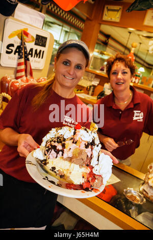 Michigan, MI, mich, Upper Midwest, Birch Run, Tony's I 75, Restaurant Restaurants Essen Essen Essen Essen gehen Cafe Cafes Bistro, Küche, zwangloses Essen, Abendessen, Erwachsener Stockfoto