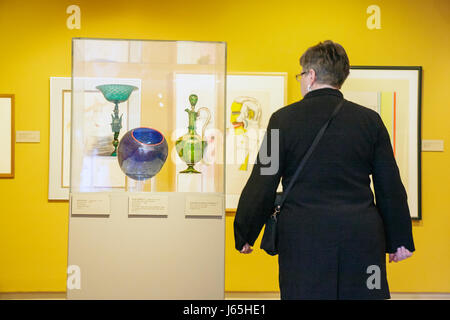 Michigan, MI, mich, Upper Midwest, Saginaw County, Saginaw, Saginaw Art Museum, Bildung, Ausstellungsausstellung Sammlung, Sammlung, Erwachsene Erwachsene Frau Frauen f Stockfoto