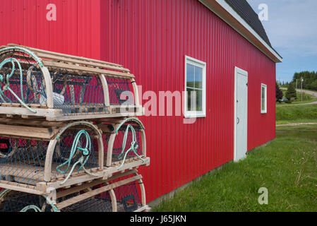 Stapel von Hummer fallen außerhalb Fischen Schuppen am Hafen, Kensington, Prince Edward Island, Canada Stockfoto